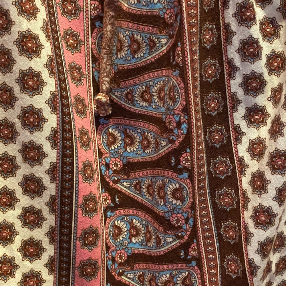 Multicolor Patterned V-Neck Blouse - Picture 9 of 9